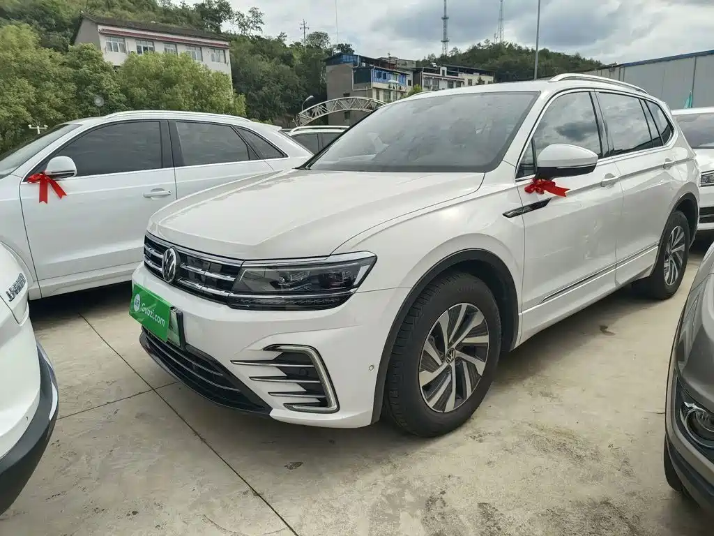 Volkswagen Tiguan L PHEV — фото 2