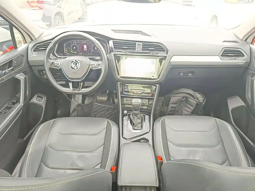 Volkswagen Tiguan L PHEV — фото 10