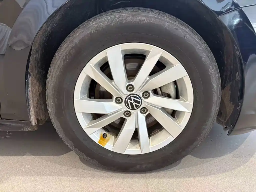 Volkswagen Passat — фото 14