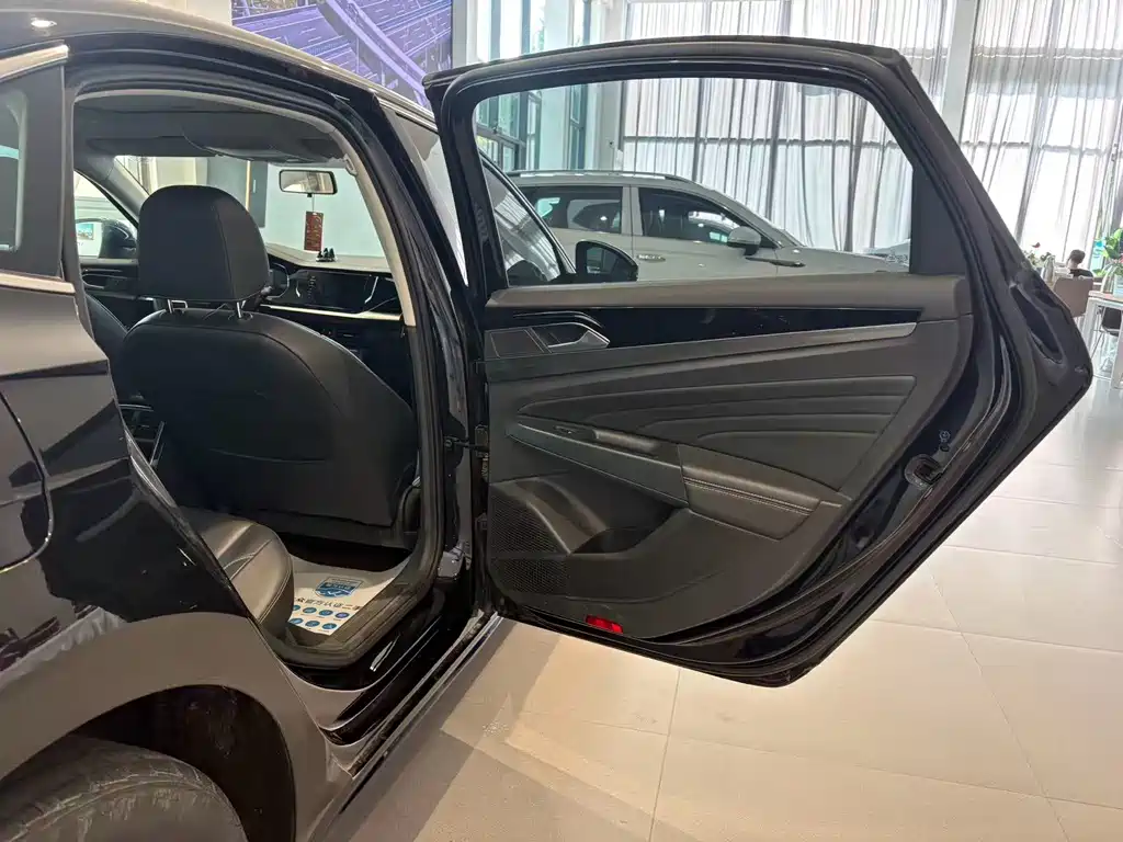 Volkswagen Passat — фото 10