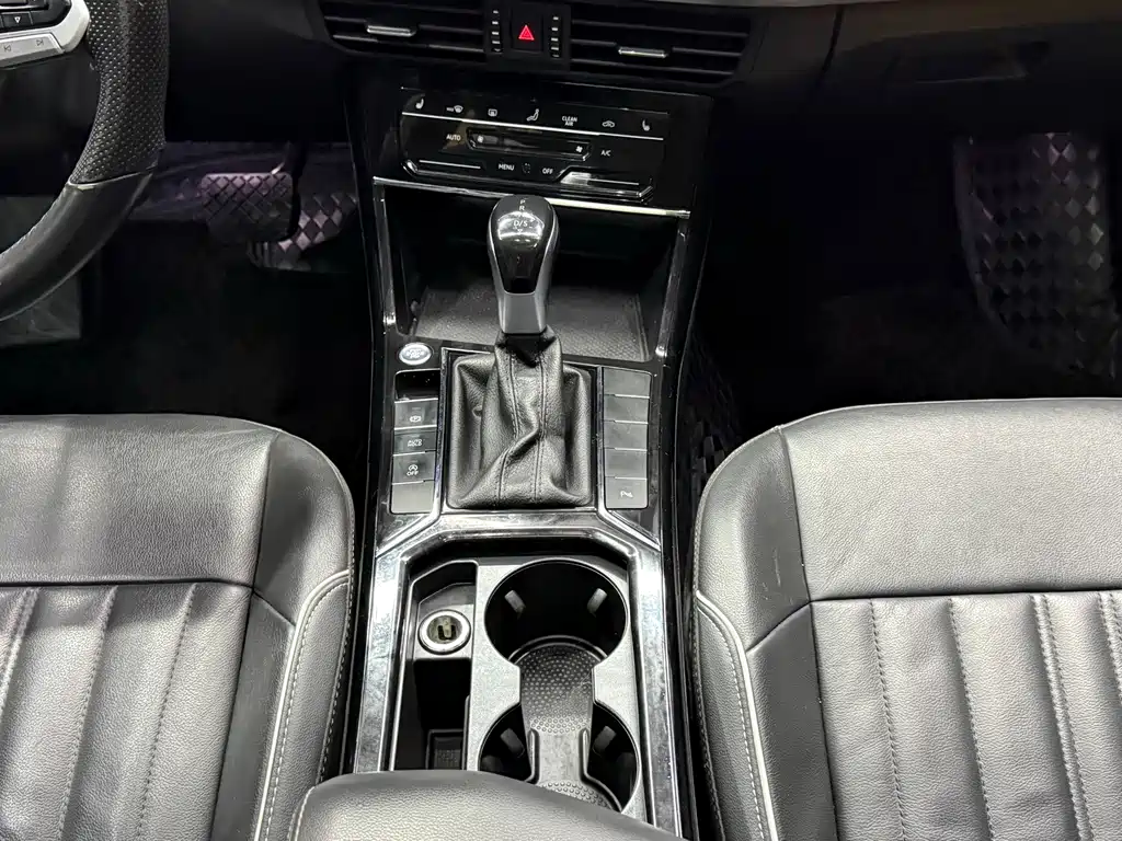 Volkswagen Passat — фото 16