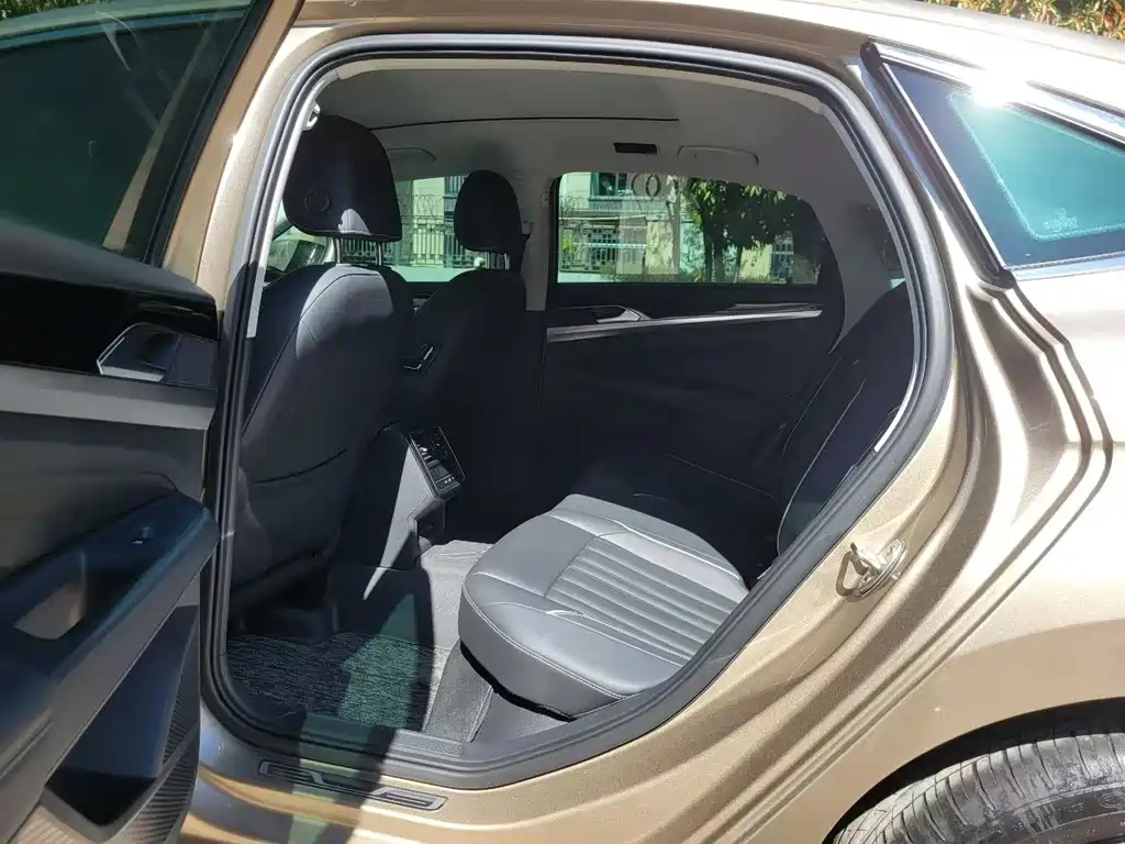 Volkswagen Passat — фото 6