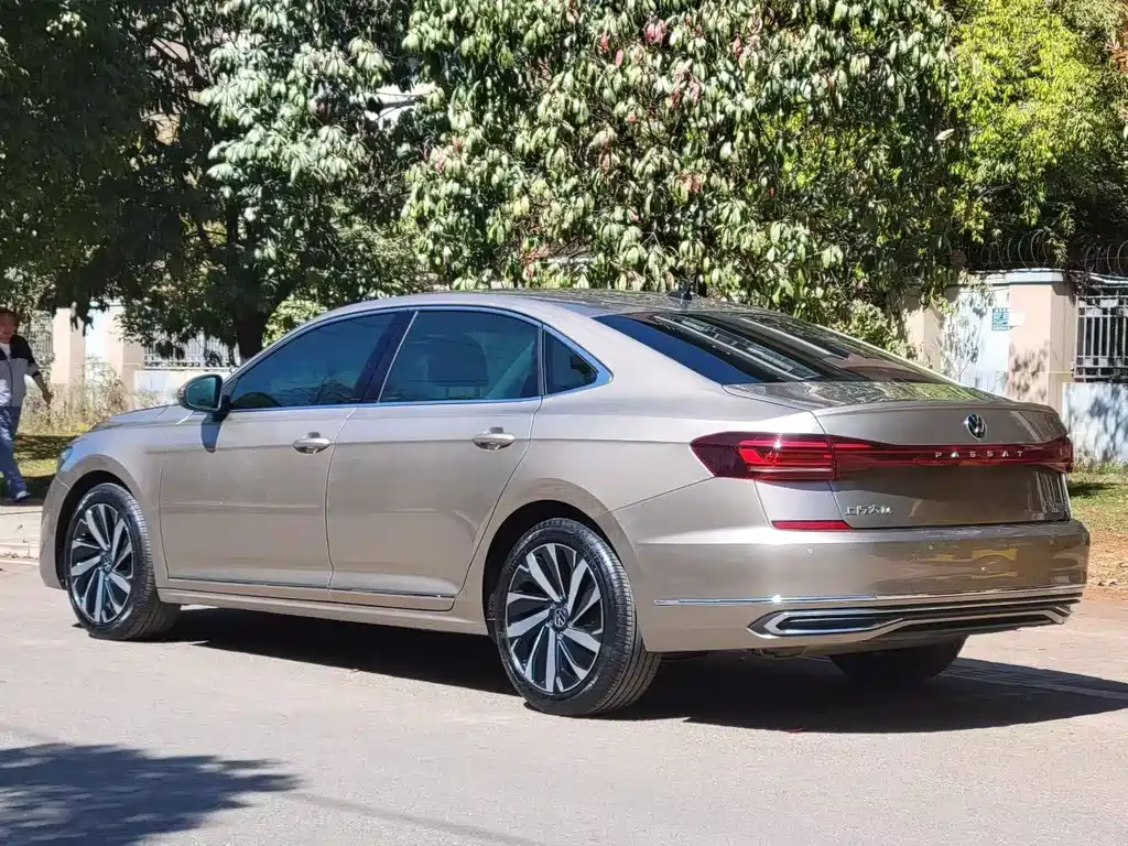 Volkswagen Passat — фото 7