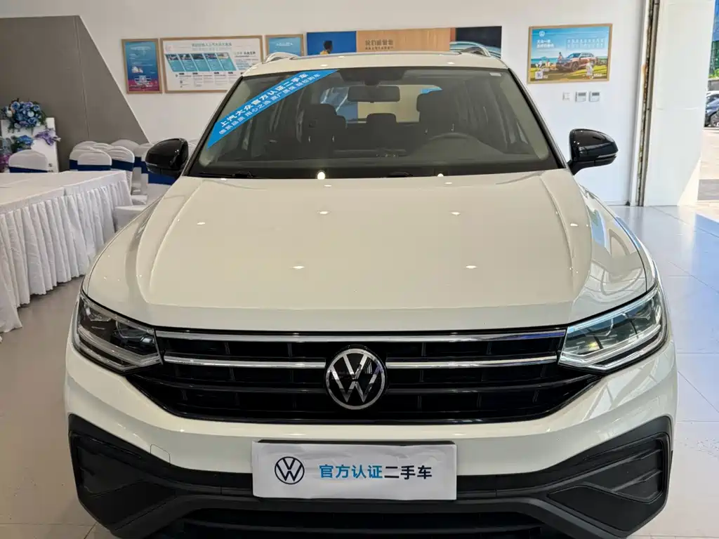 Volkswagen Tiguan L — фото 2