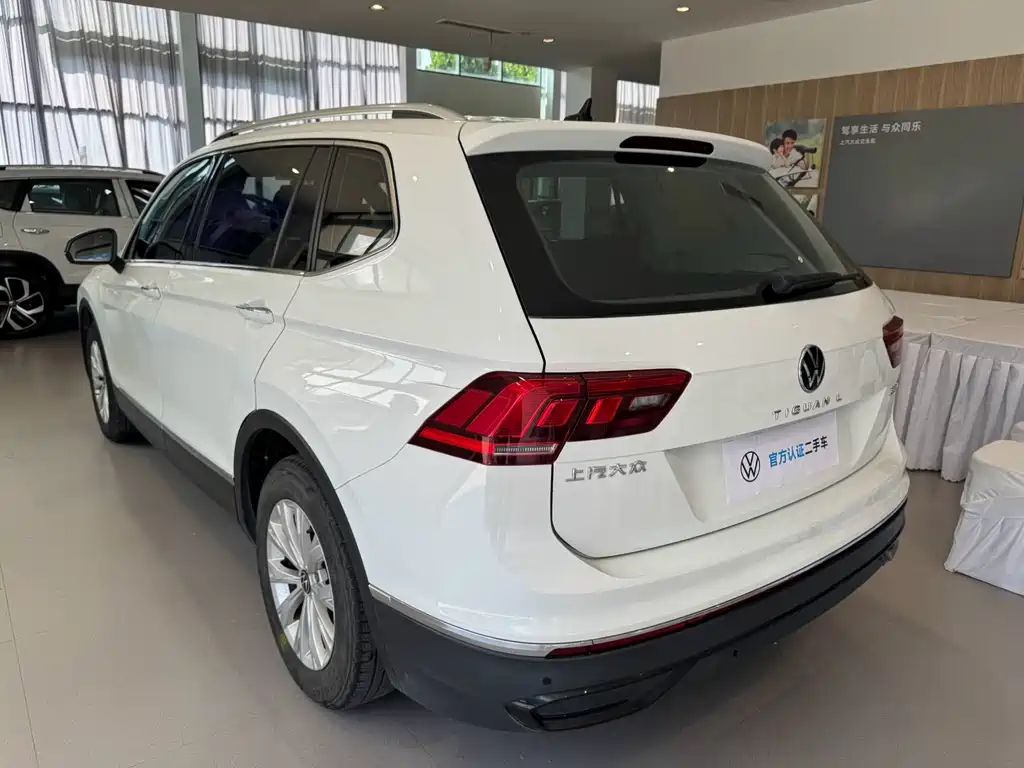 Volkswagen Tiguan L — фото 15