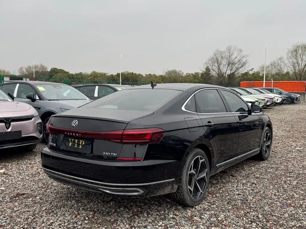 Volkswagen Passat — фото 7