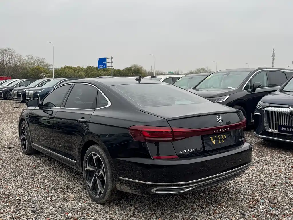 Volkswagen Passat — фото 8