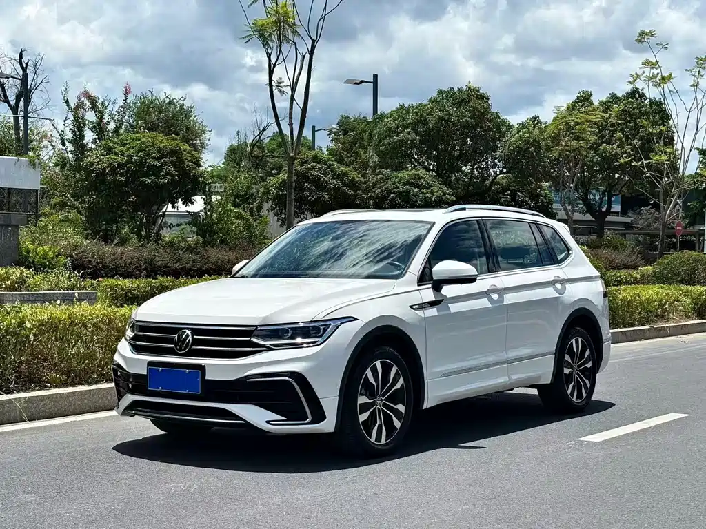 Volkswagen Tiguan L — фото 2