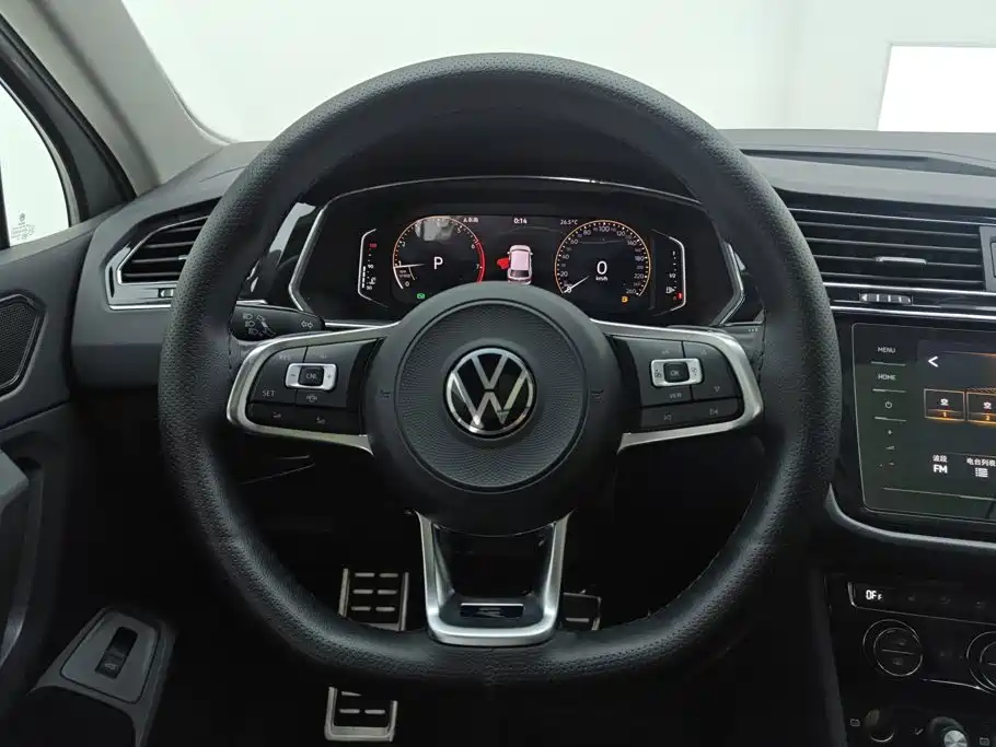 Volkswagen Tiguan L — фото 15