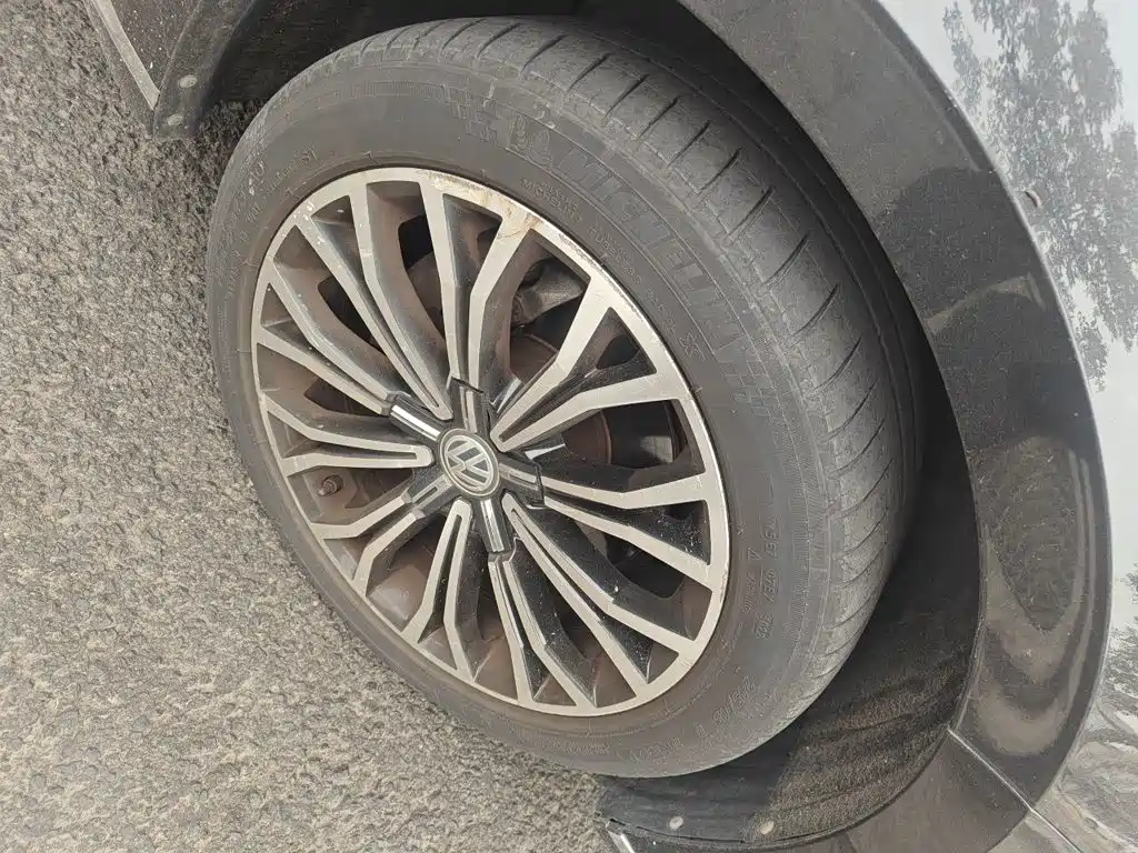 Volkswagen Phideon — фото 24