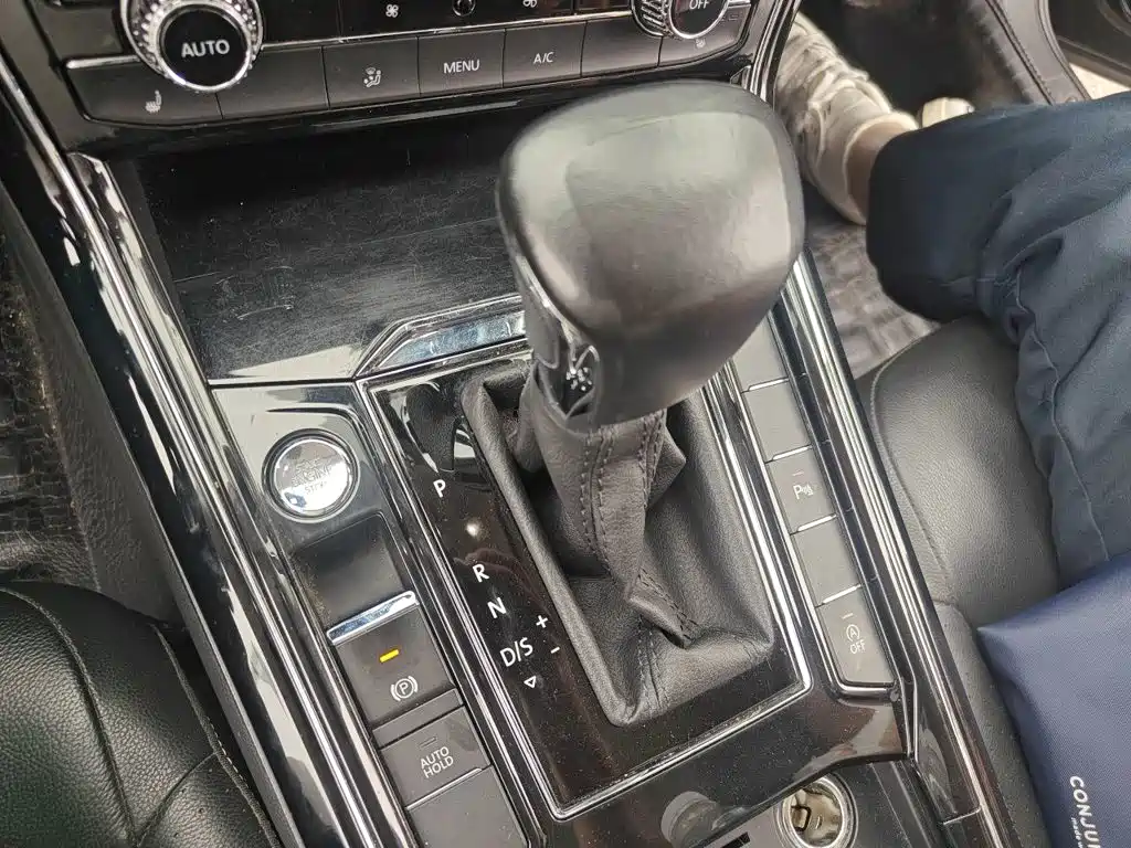 Volkswagen Phideon — фото 10