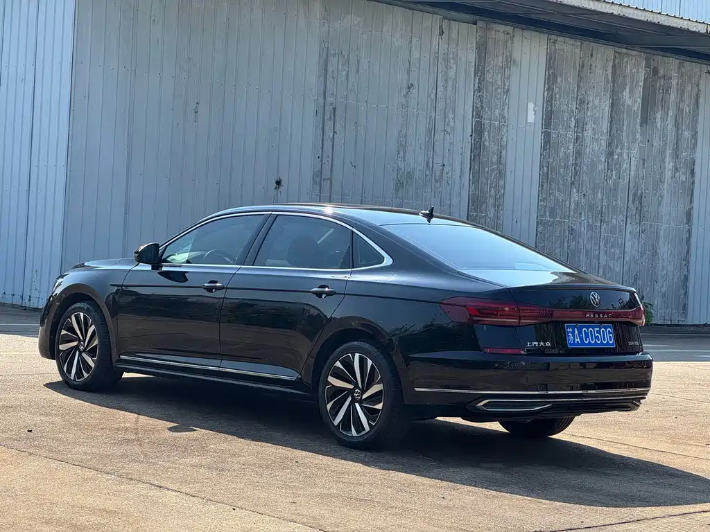Volkswagen Passat — фото 8