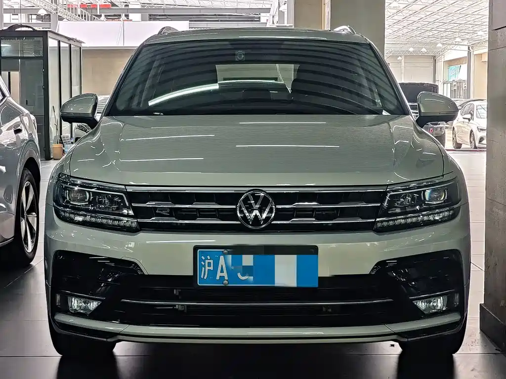 Volkswagen Tiguan L — фото 2