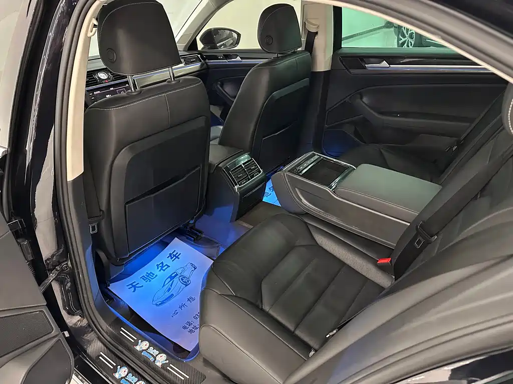 Volkswagen Phideon — фото 6