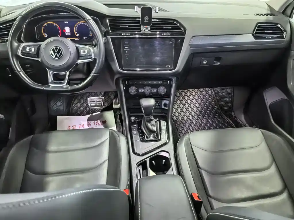 Volkswagen Tiguan L — фото 8