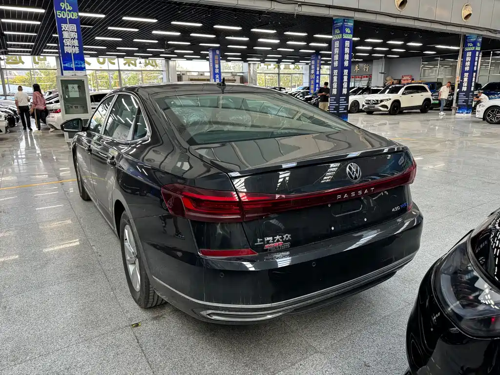 Volkswagen Passat PHEV — фото 9