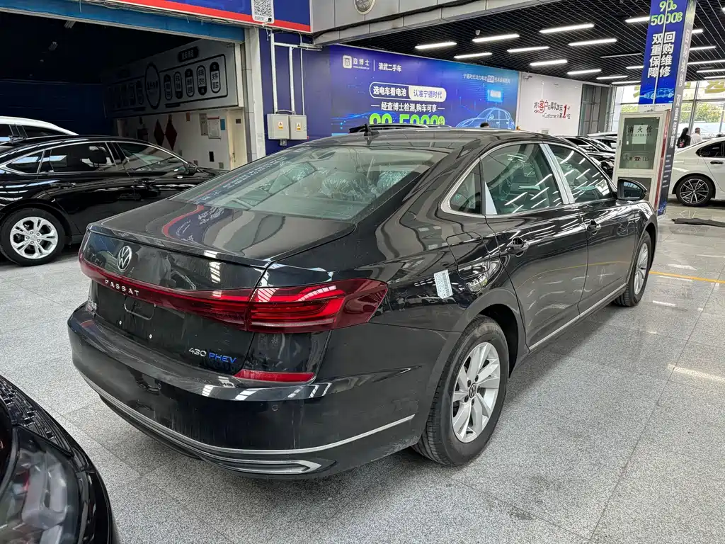 Volkswagen Passat PHEV — фото 10