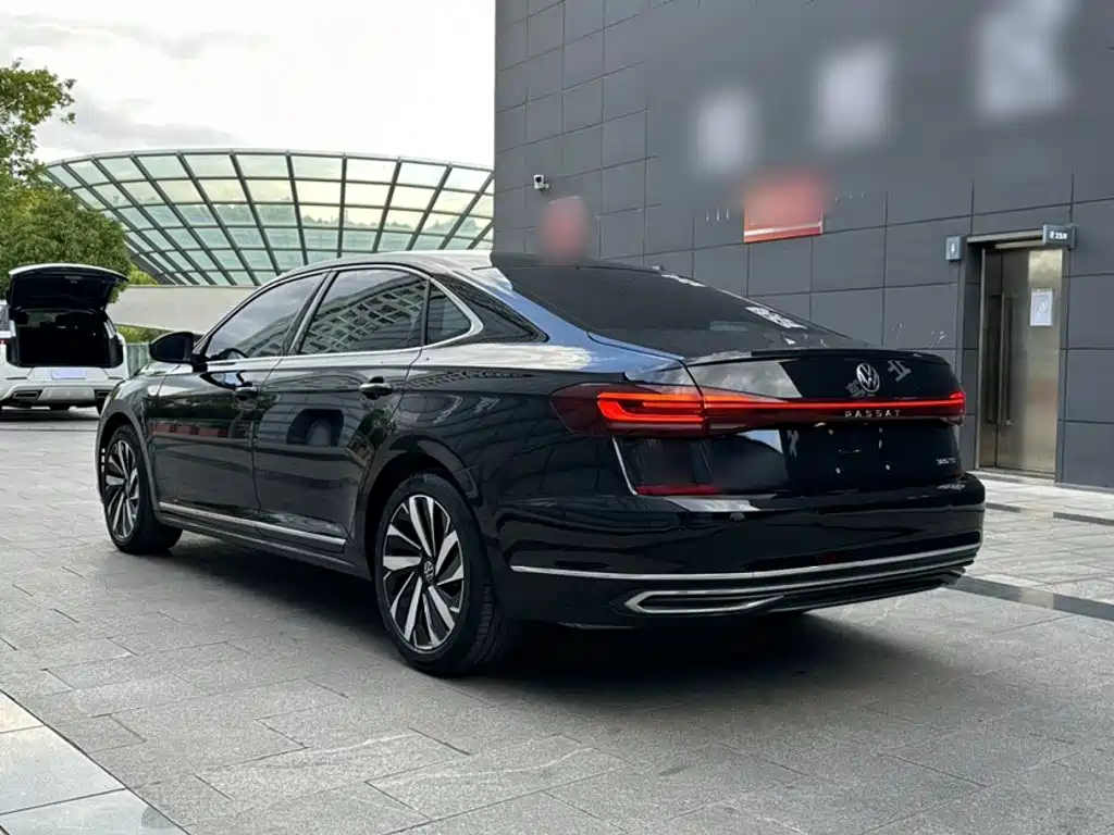 Volkswagen Passat — фото 14