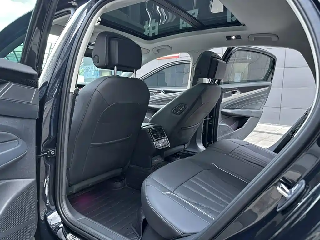 Volkswagen Passat — фото 24