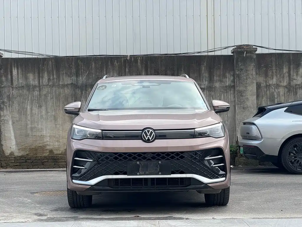 Volkswagen Tiguan L — фото 2