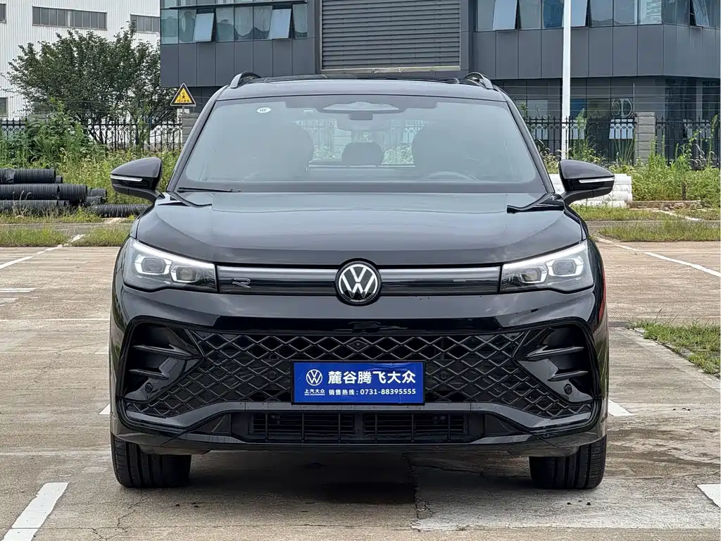Volkswagen Tiguan L — фото 2