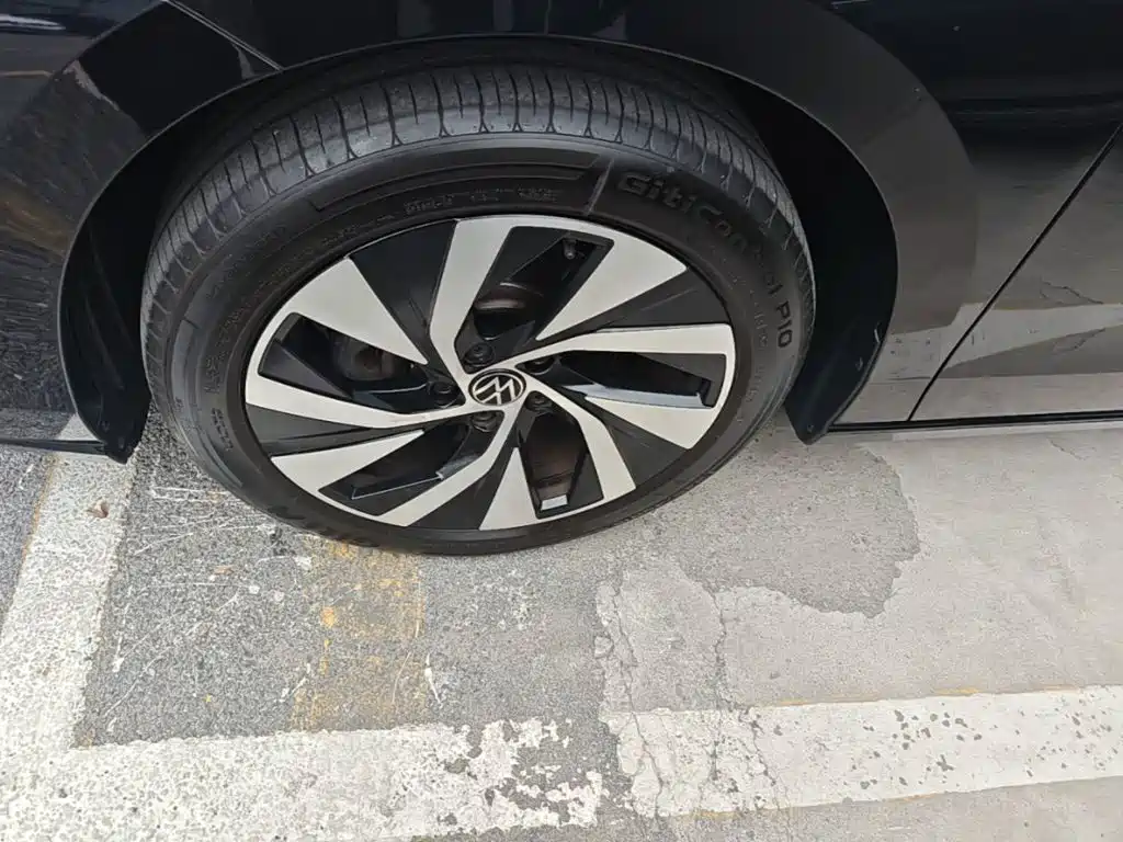 Volkswagen Passat — фото 23