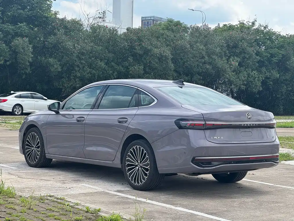 Volkswagen Passat — фото 8