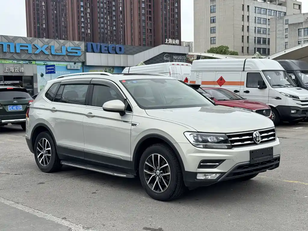 Volkswagen Tiguan L — фото 3