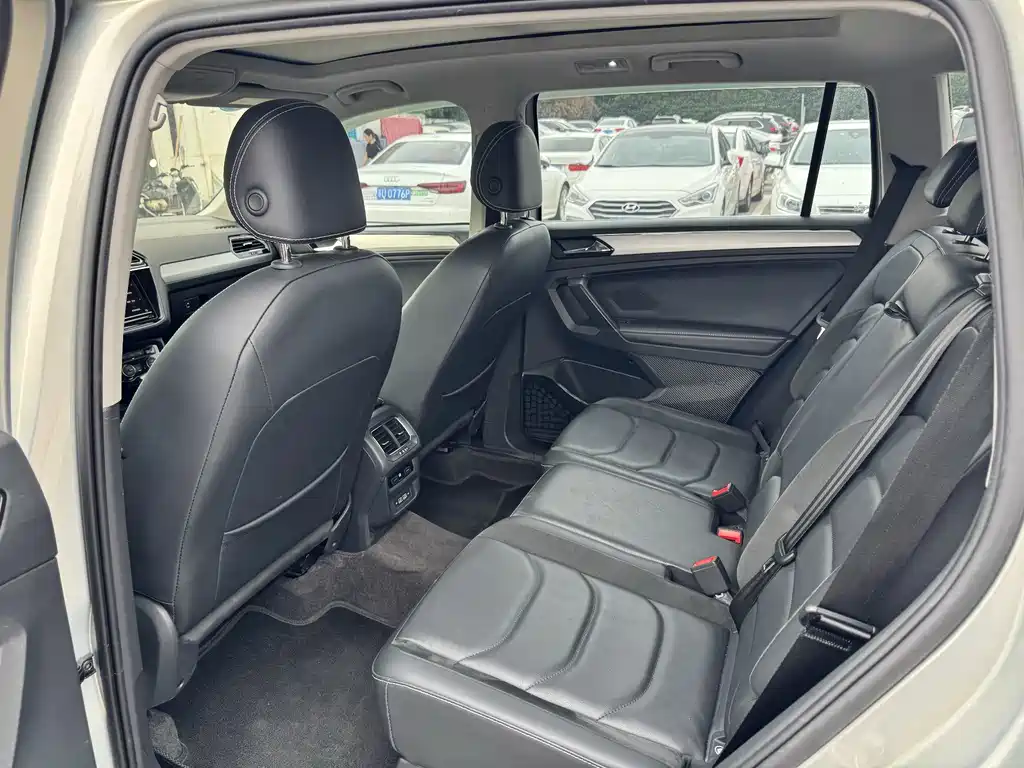 Volkswagen Tiguan L — фото 4