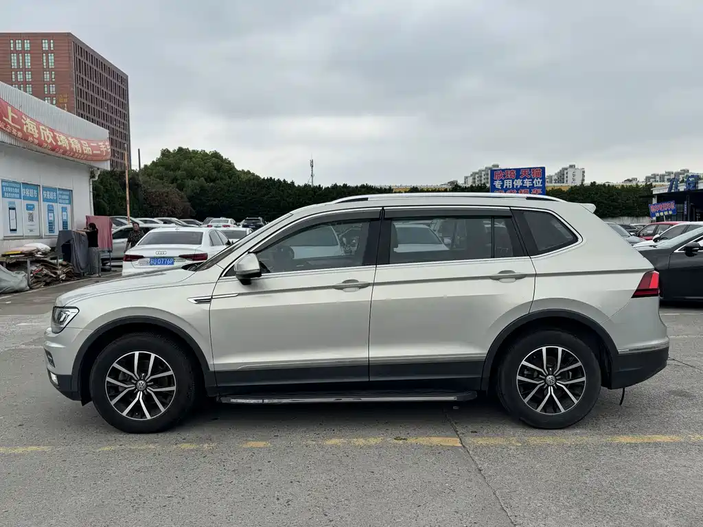 Volkswagen Tiguan L — фото 6