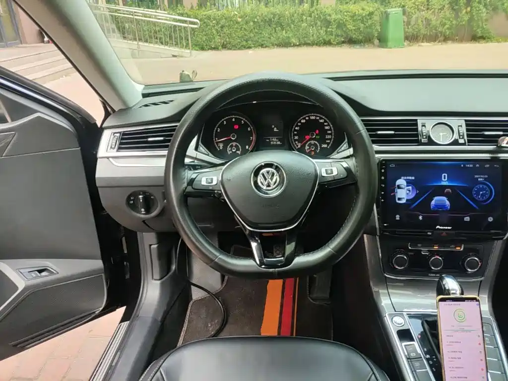 Volkswagen Passat — фото 11