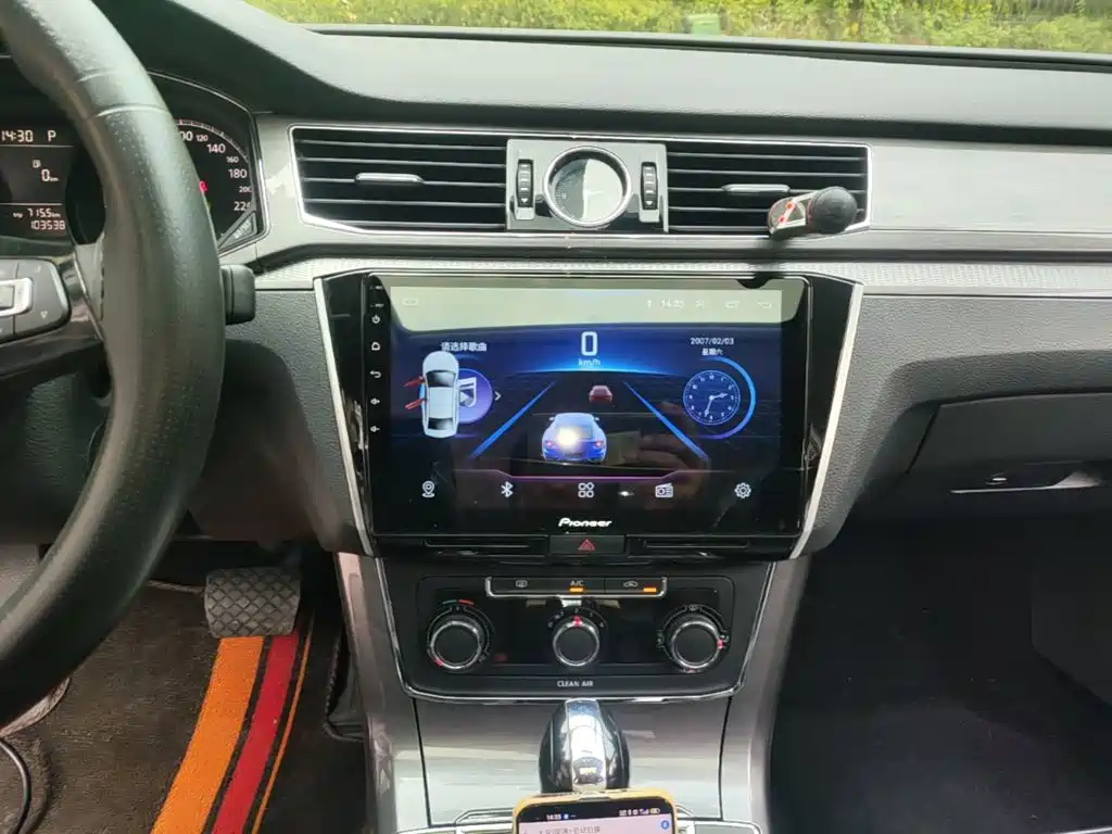 Volkswagen Passat — фото 13