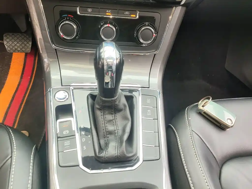 Volkswagen Passat — фото 14