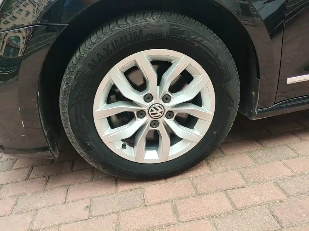 Volkswagen Passat — фото 23