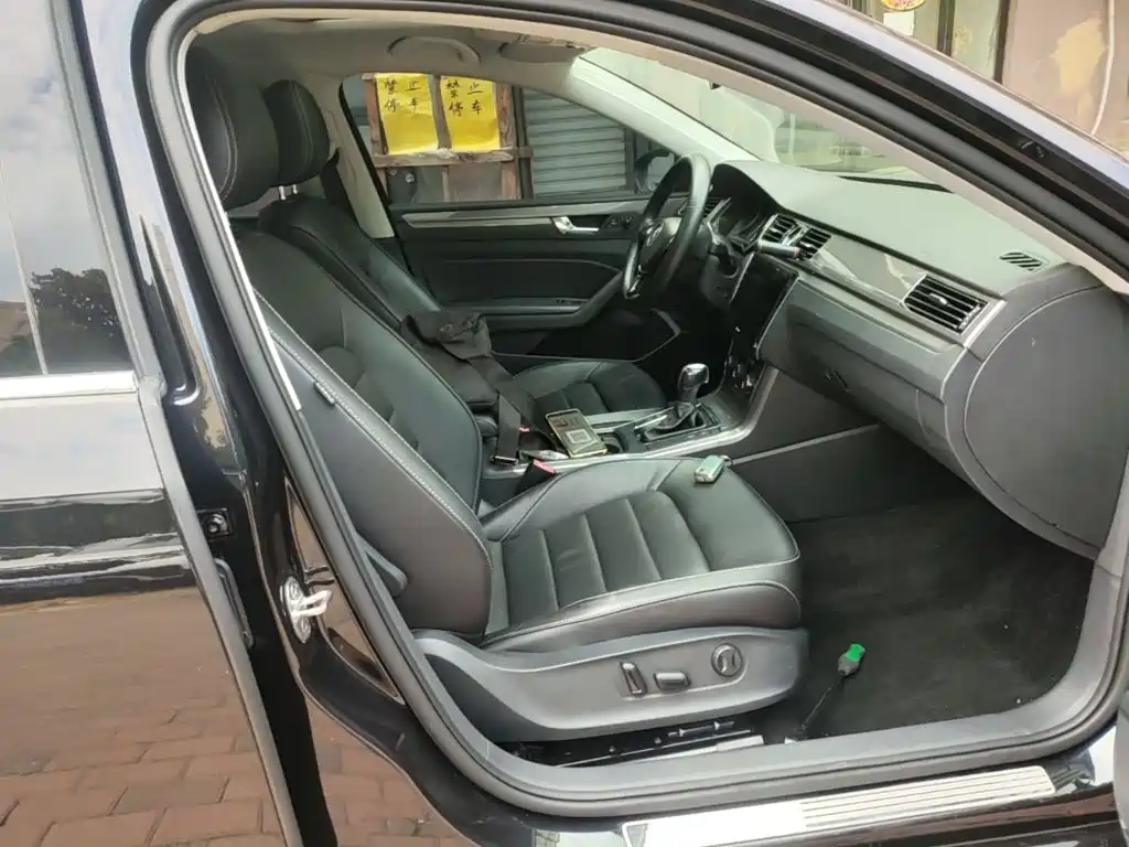 Volkswagen Passat — фото 25