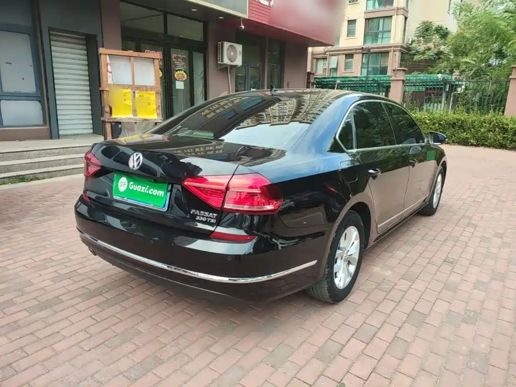 Volkswagen Passat — фото 7