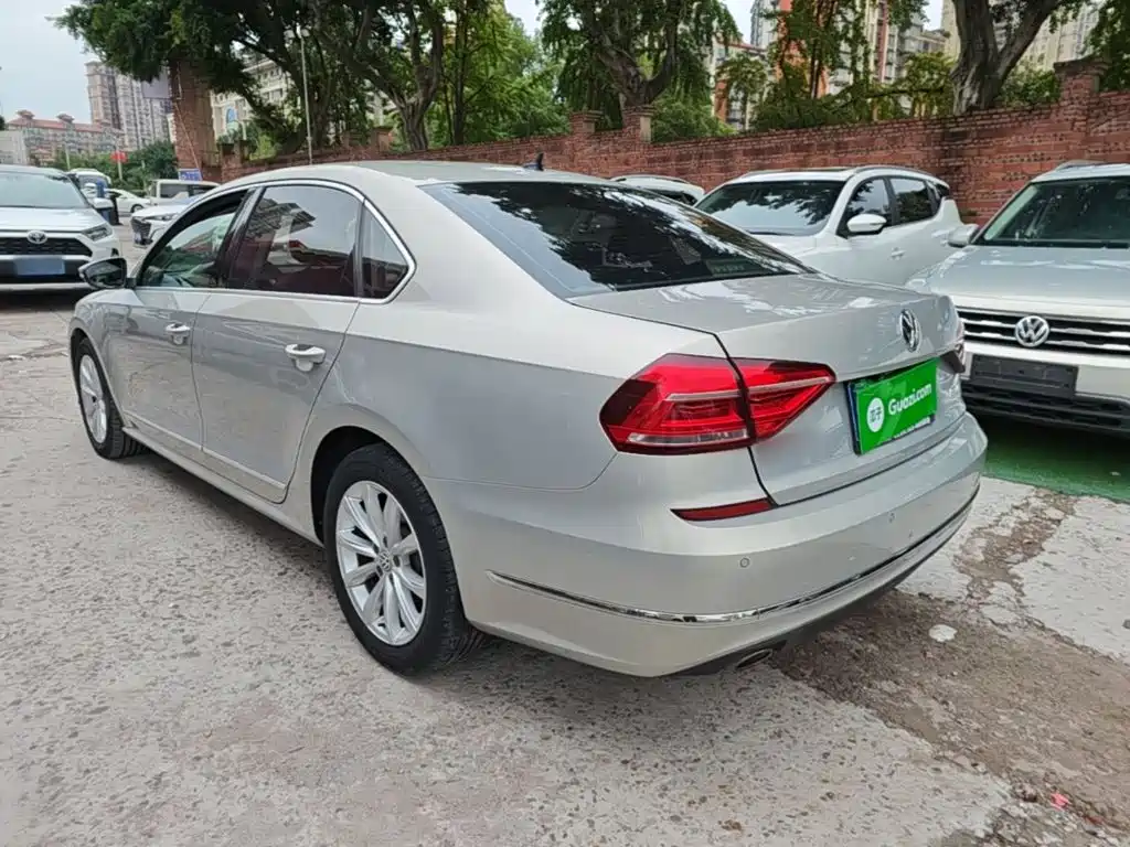Volkswagen Passat — фото 5