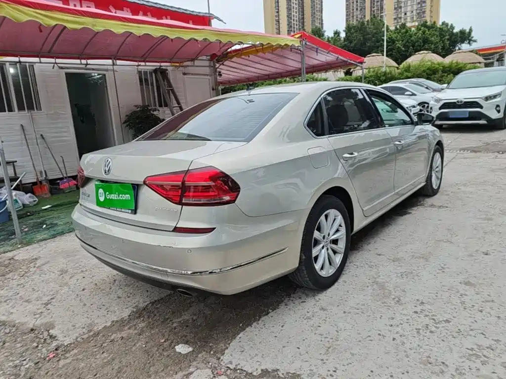 Volkswagen Passat — фото 7