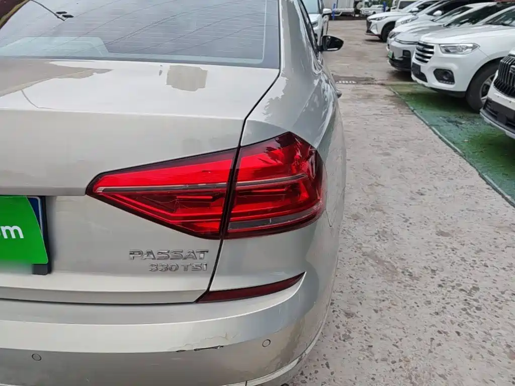 Volkswagen Passat — фото 8