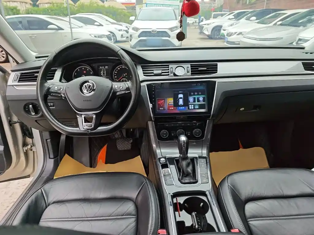 Volkswagen Passat — фото 10