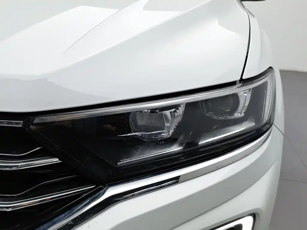 Volkswagen T-Roc — фото 7