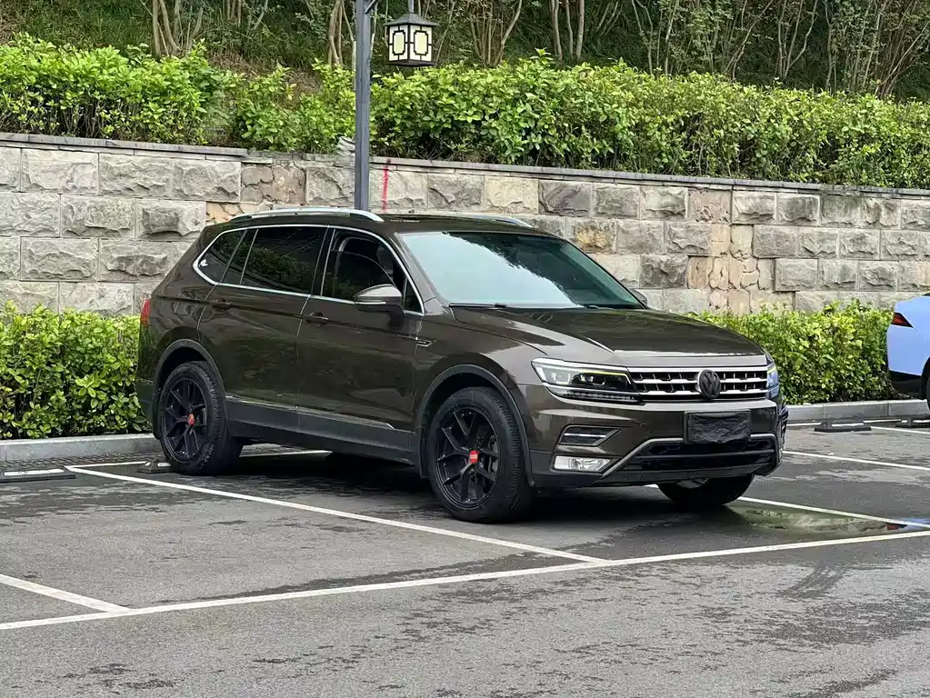 Volkswagen Tiguan L — фото 3