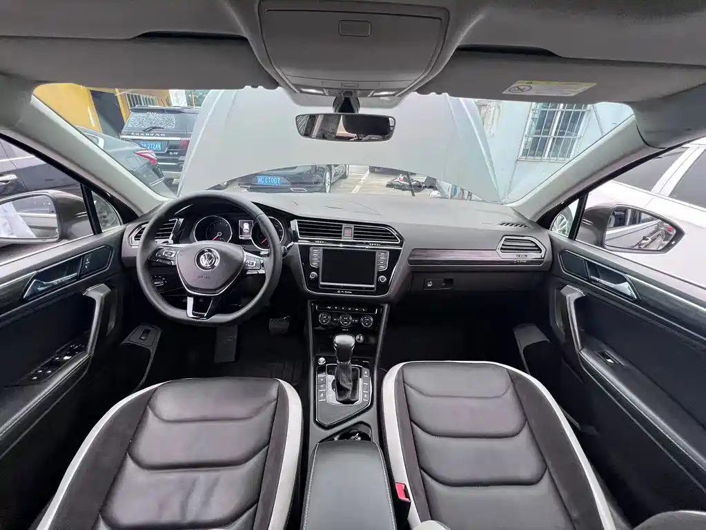 Volkswagen Tiguan L — фото 5