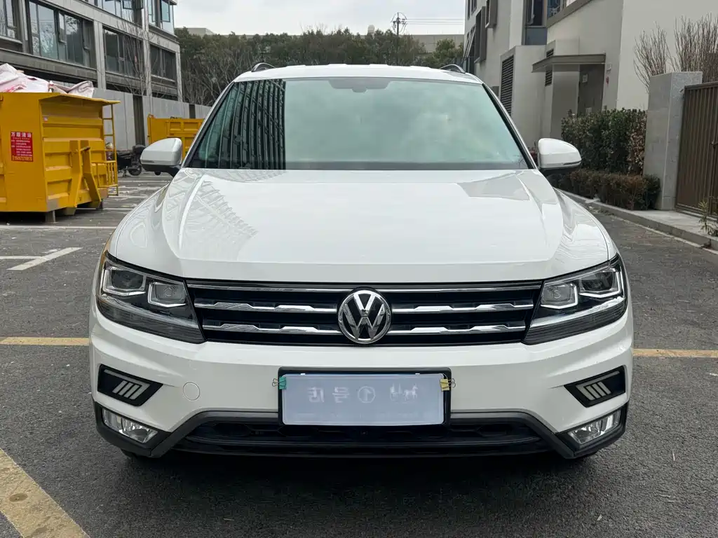 Volkswagen Tiguan L — фото 2