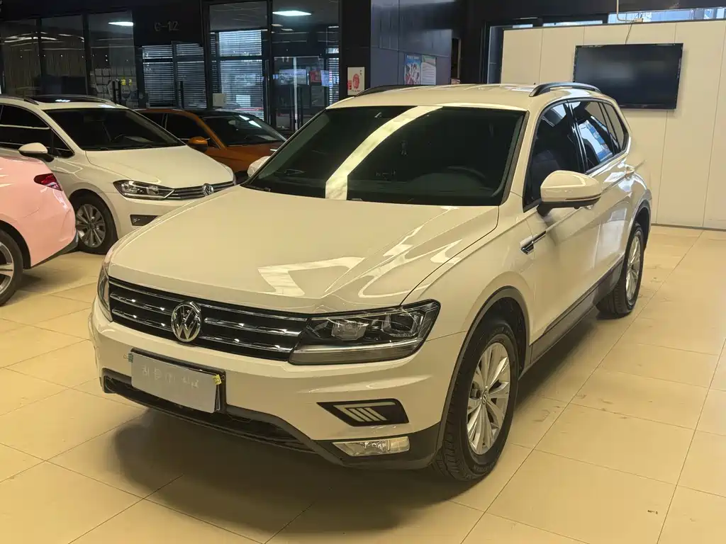 Volkswagen Tiguan L — фото 11