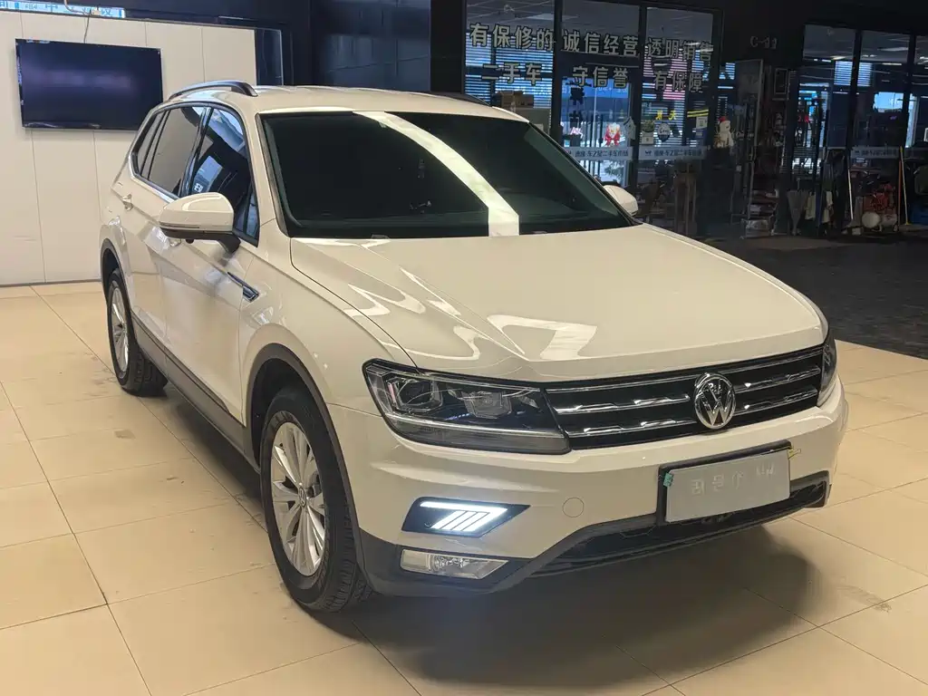 Volkswagen Tiguan L — фото 13