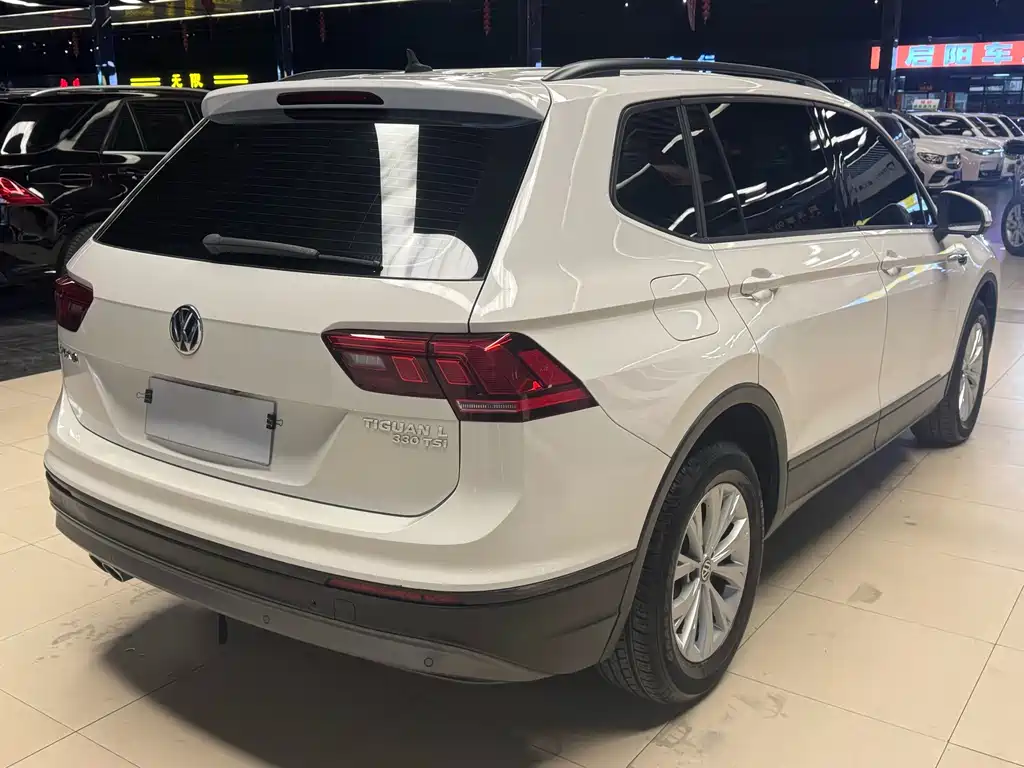 Volkswagen Tiguan L — фото 14