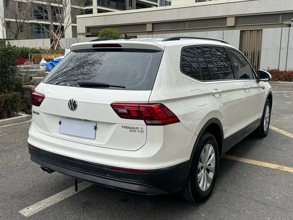 Volkswagen Tiguan L — фото 4