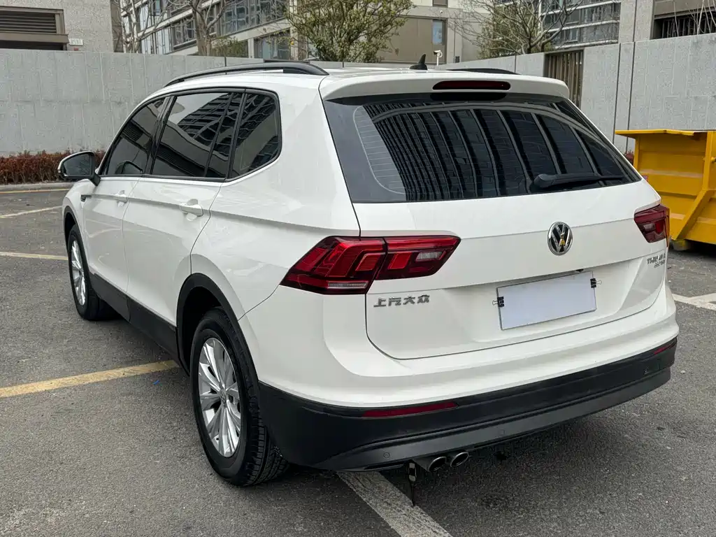 Volkswagen Tiguan L — фото 6