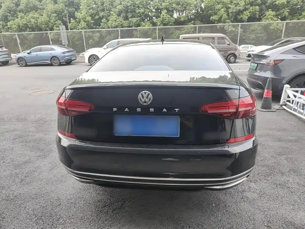 Volkswagen Passat — фото 6